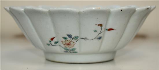 A Japanese Kakiemon kiku-shaped dish, c.1680-1710, diameter 15cm